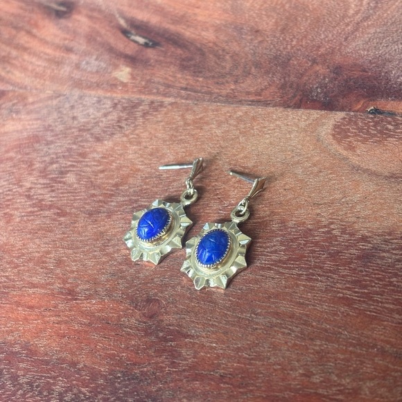Vintage 18k GE Faux Blue Lapis Lazuli Dangle Earrings – Egyptian Revival Style - Picture 7 of 10